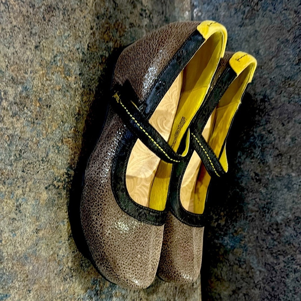 Jambu Muse Mary Jane Wedge sz7 brown